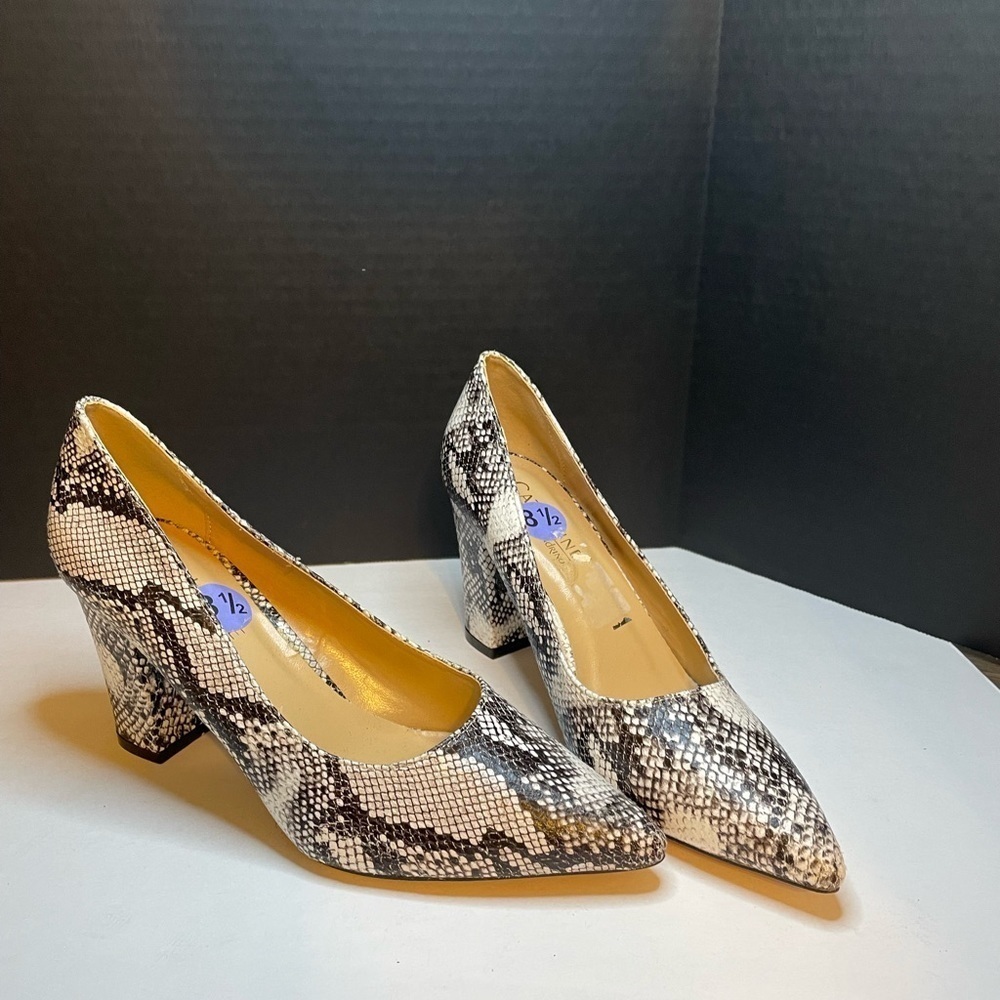 Catherine Malandrino black and white snakeskin heels in women’s size 8.5